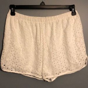 GB White Pull On Cut Out Floral Shorts
